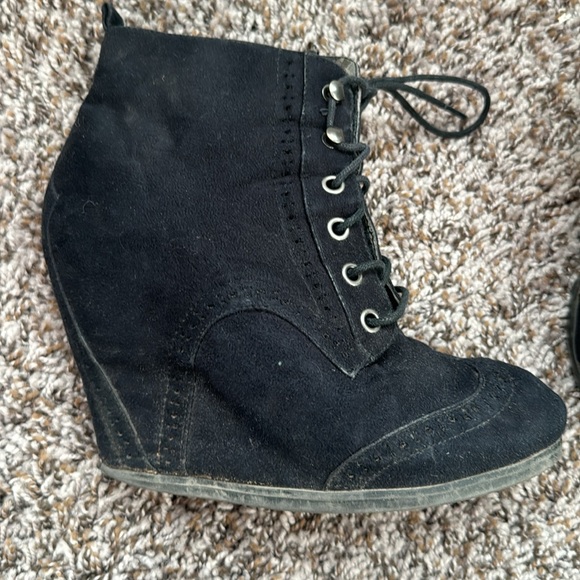 Black wedge boots size 5 1/2 - Picture 2 of 4